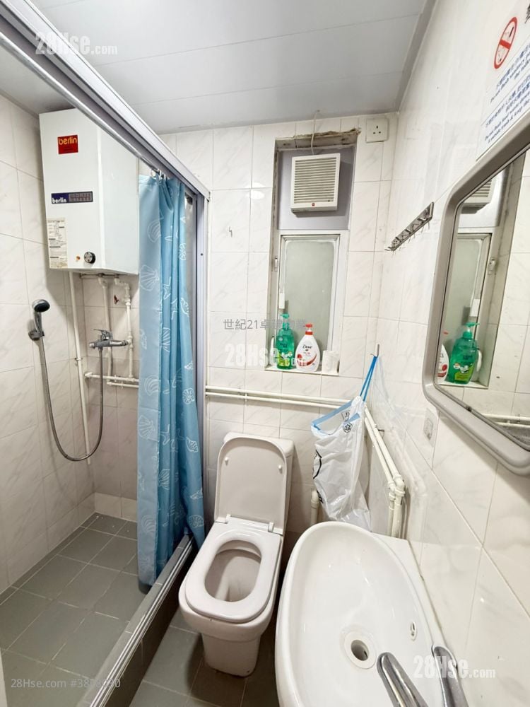 Man Fai Building Rental 2 Bathrooms 40 ft²