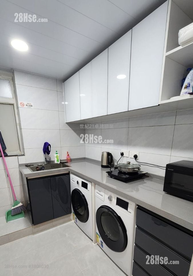 Man Fai Building Rental 2 Bathrooms 40 ft²