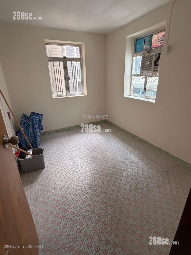 村屋 租盤 3 房 , 1 浴室 700 平方呎