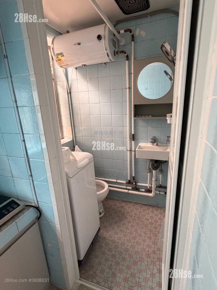 村屋 租盤 3 房 , 1 浴室 700 平方呎