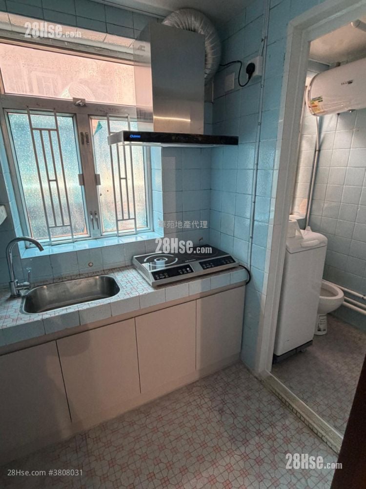 村屋 租盤 3 房 , 1 浴室 700 平方呎