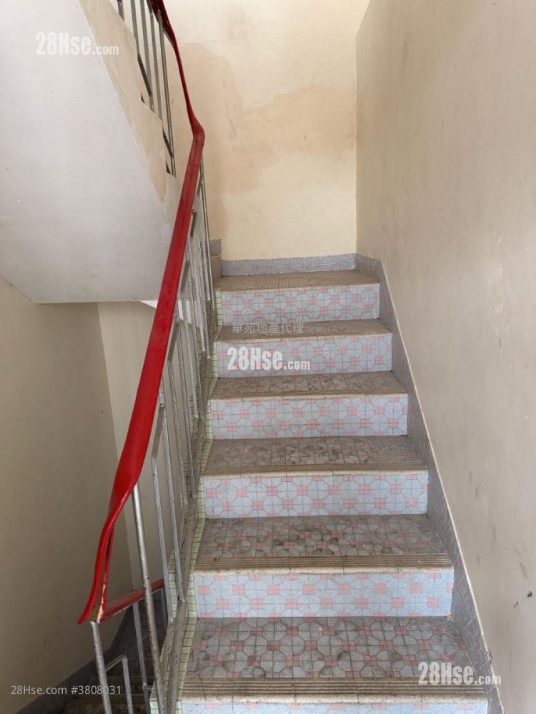 村屋 租盤 3 房 , 1 浴室 700 平方呎