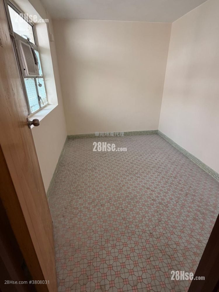 村屋 租盤 3 房 , 1 浴室 700 平方呎