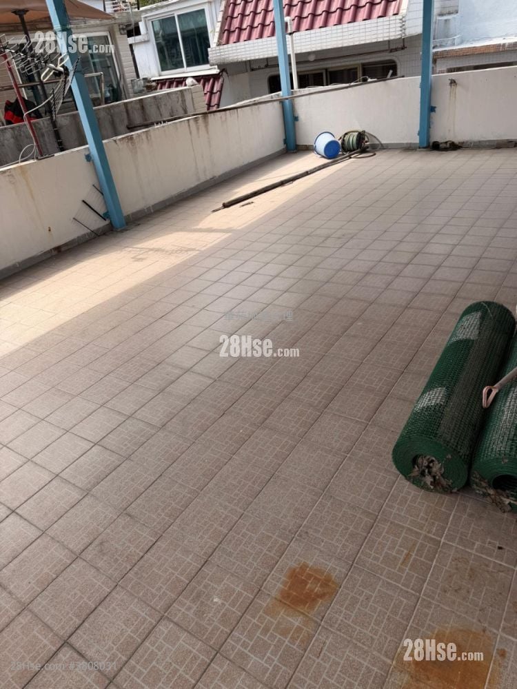 村屋 租盤 3 房 , 1 浴室 700 平方呎