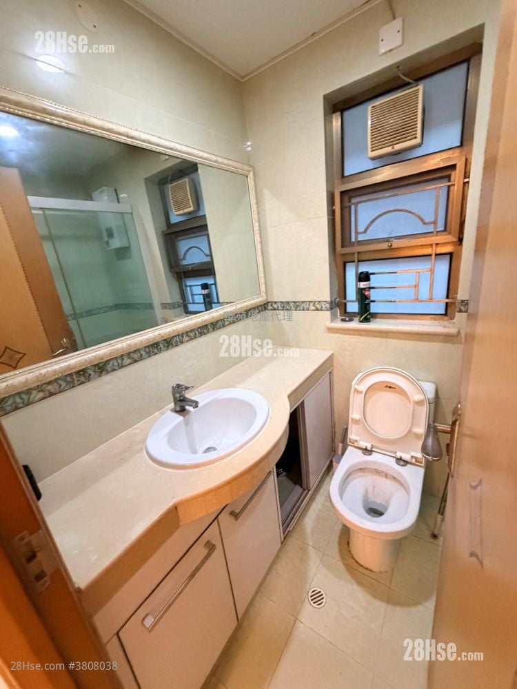 村屋 租盤 4 房 , 4 浴室 1,400 平方呎