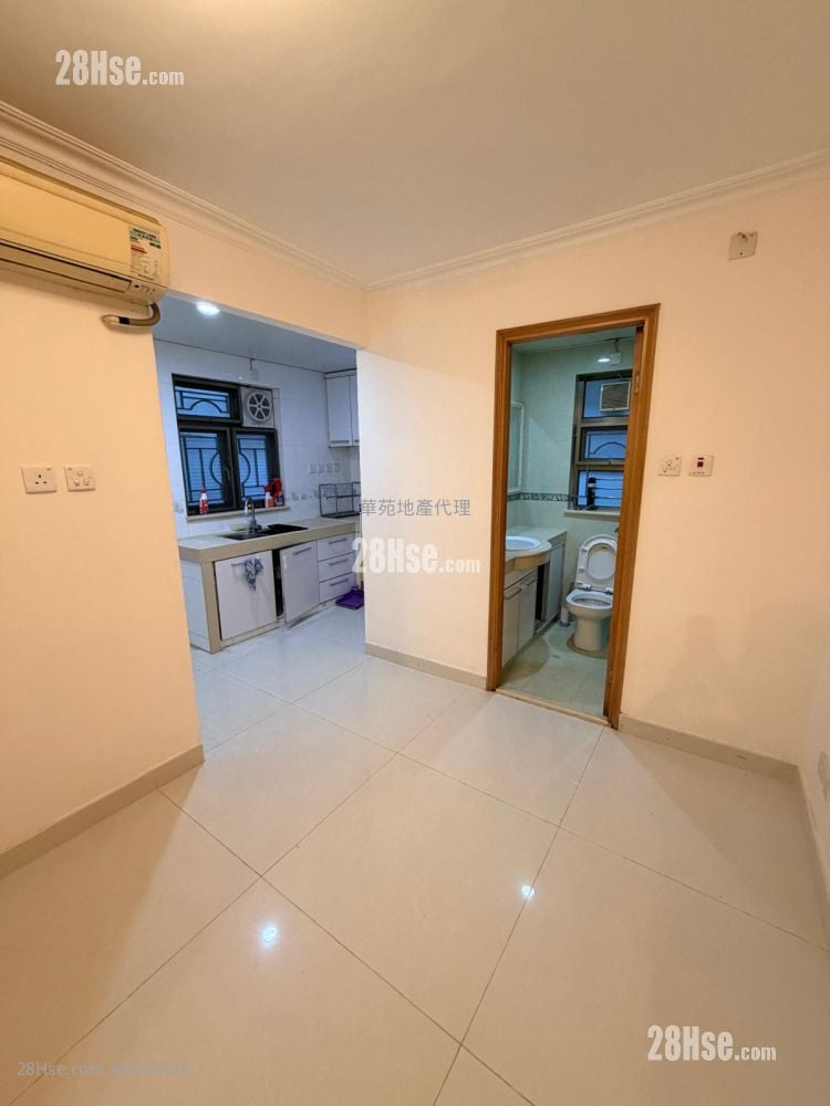 村屋 租盤 4 房 , 4 浴室 1,400 平方呎