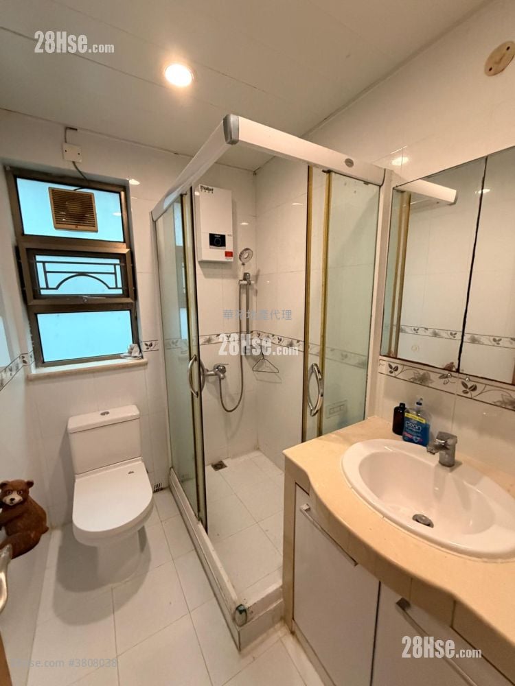 村屋 租盤 4 房 , 4 浴室 1,400 平方呎