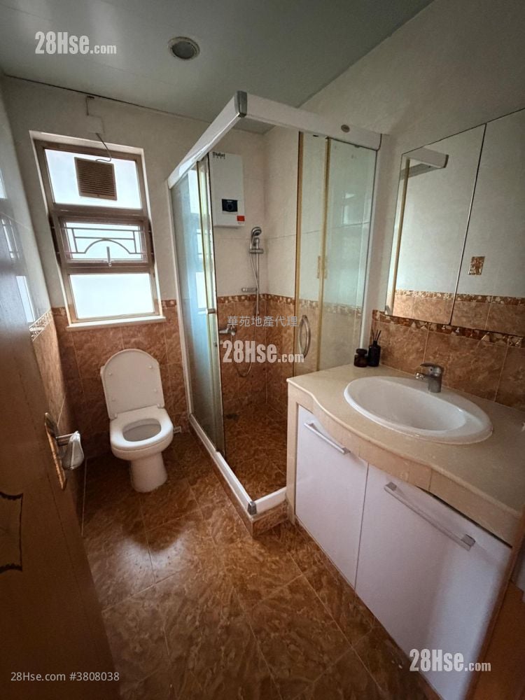 村屋 租盤 4 房 , 4 浴室 1,400 平方呎