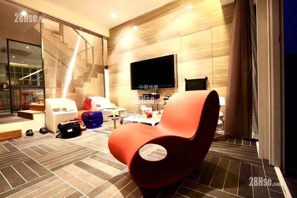 The Beverly Hills Sell 5+ Bedrooms , 3 Bathrooms 2,461 ft²