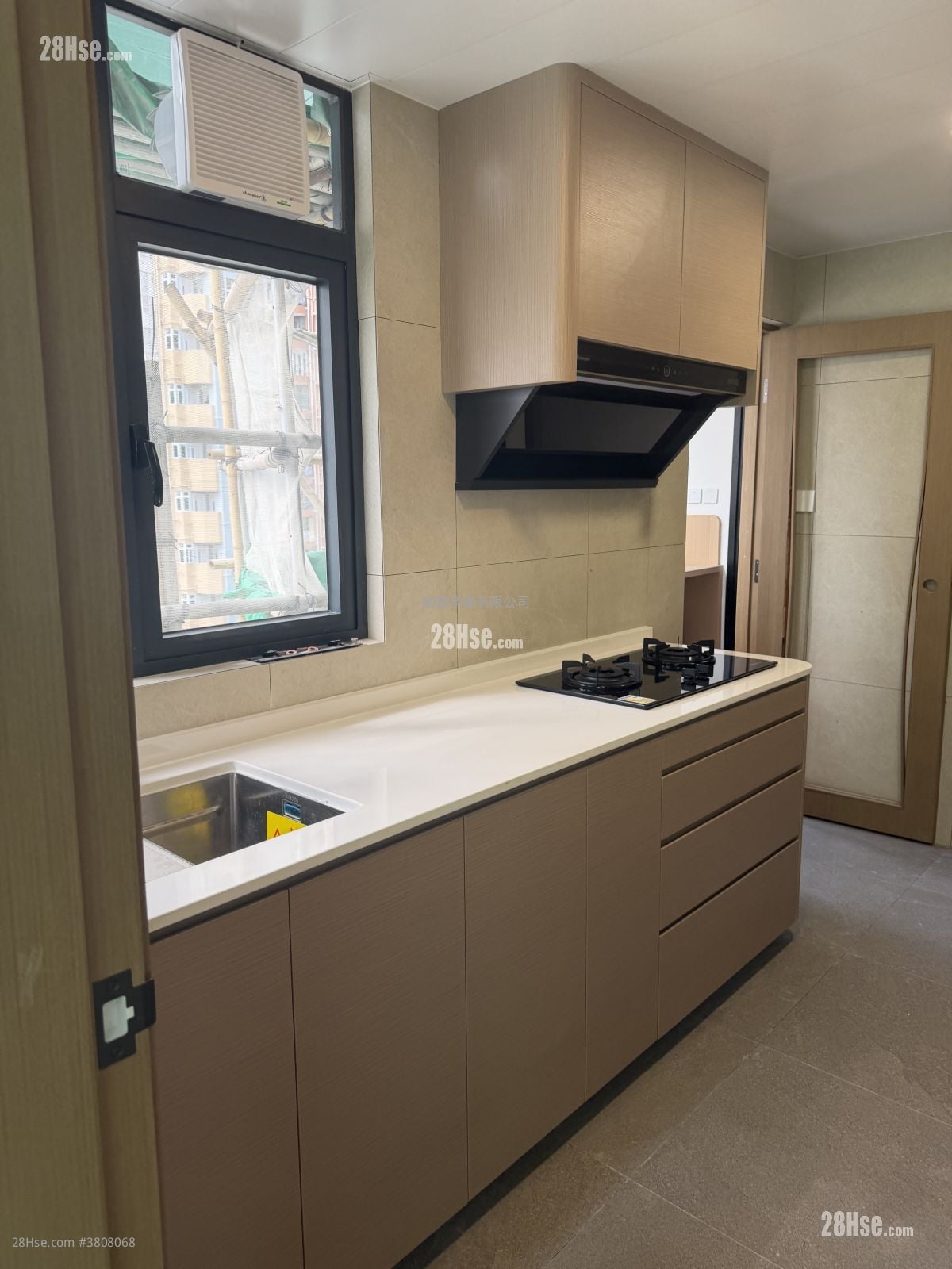 日月大廈 租盤 985 平方呎