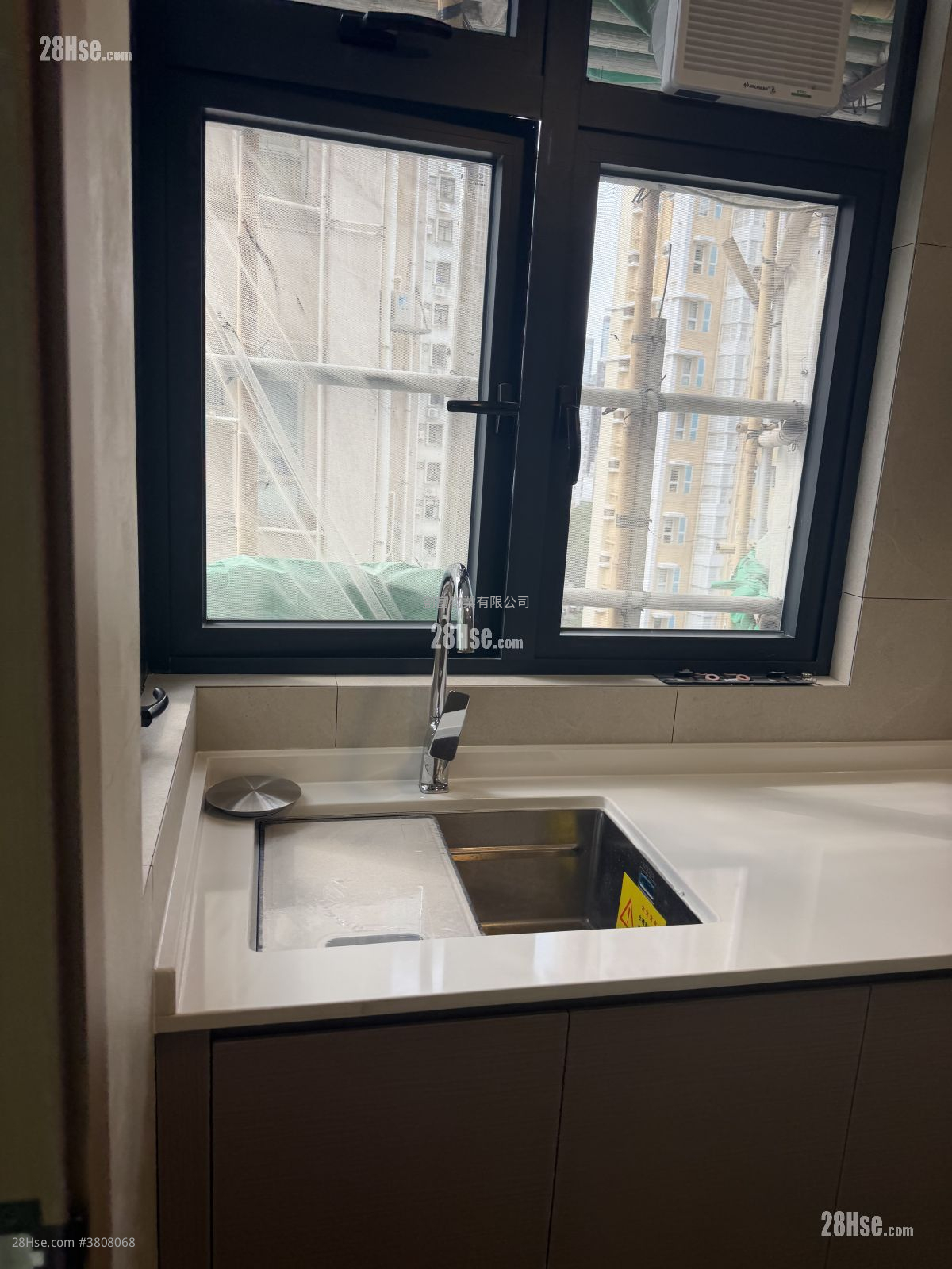 日月大廈 租盤 985 平方呎