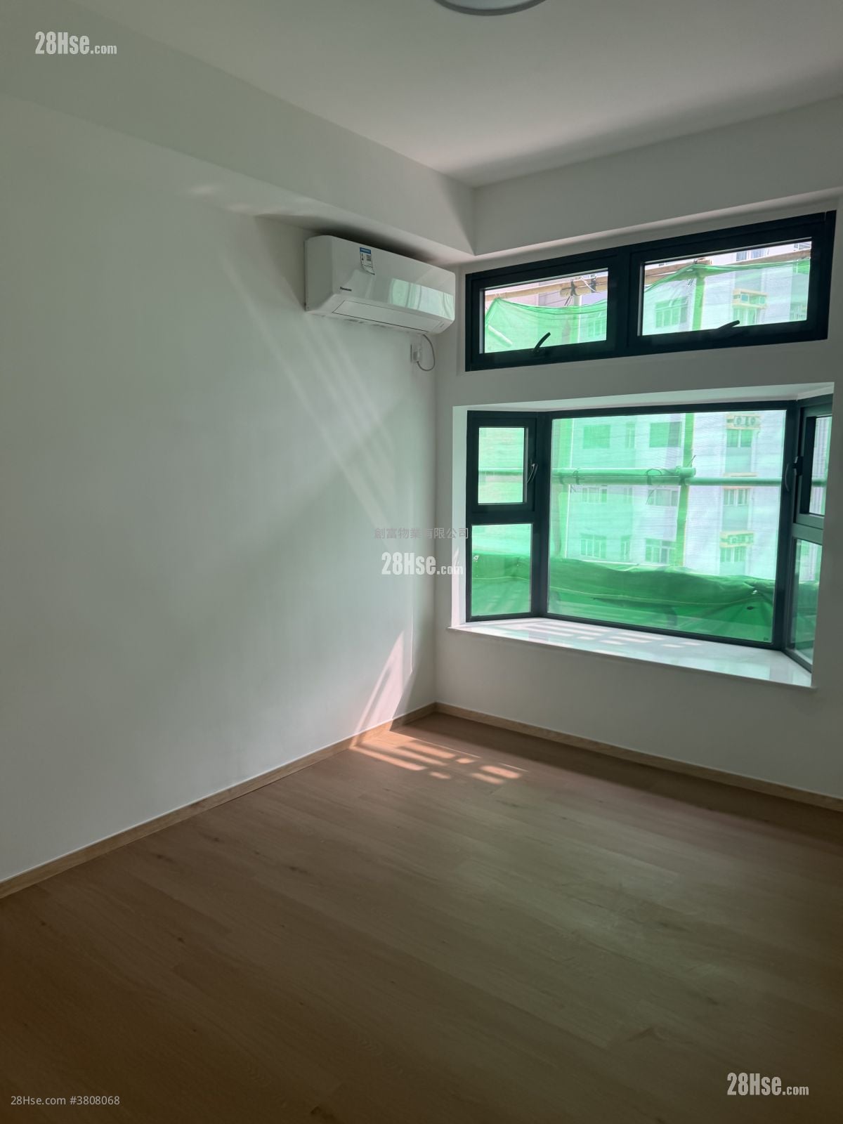 日月大廈 租盤 985 平方呎