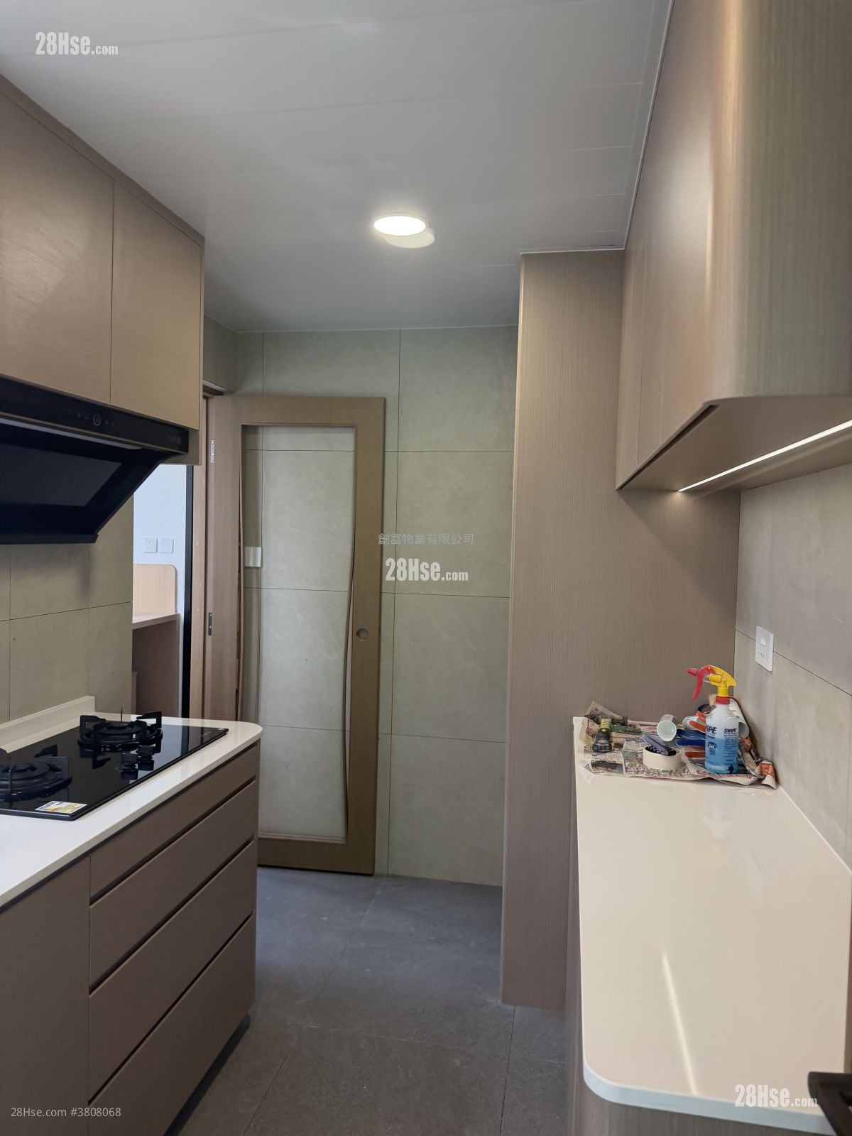 日月大廈 租盤 985 平方呎