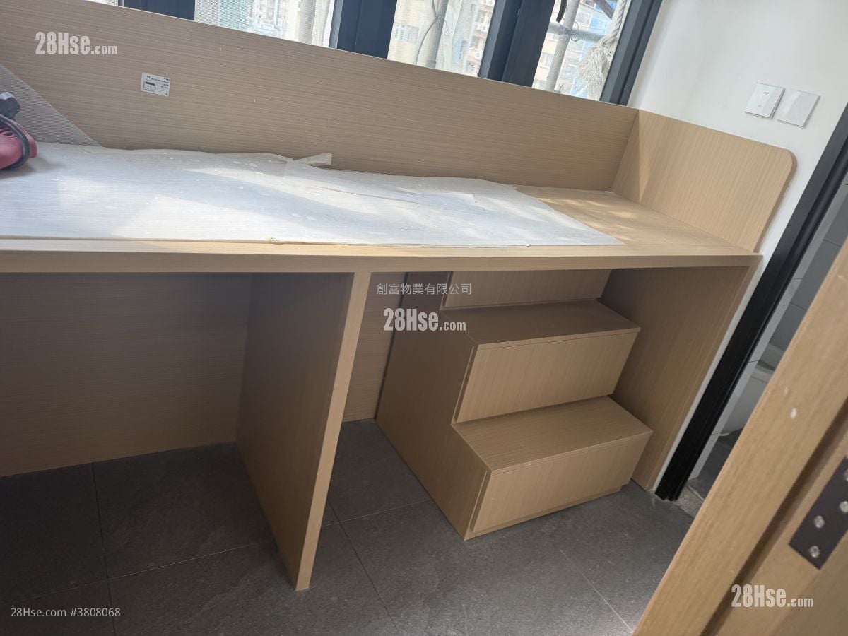 日月大廈 租盤 985 平方呎