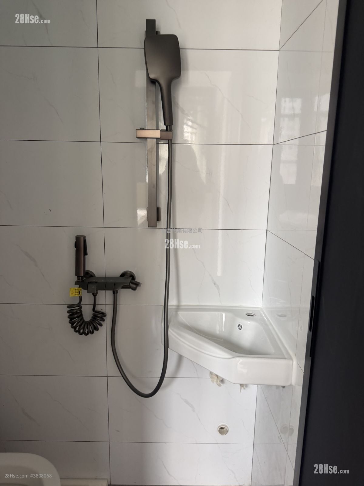 日月大廈 租盤 985 平方呎