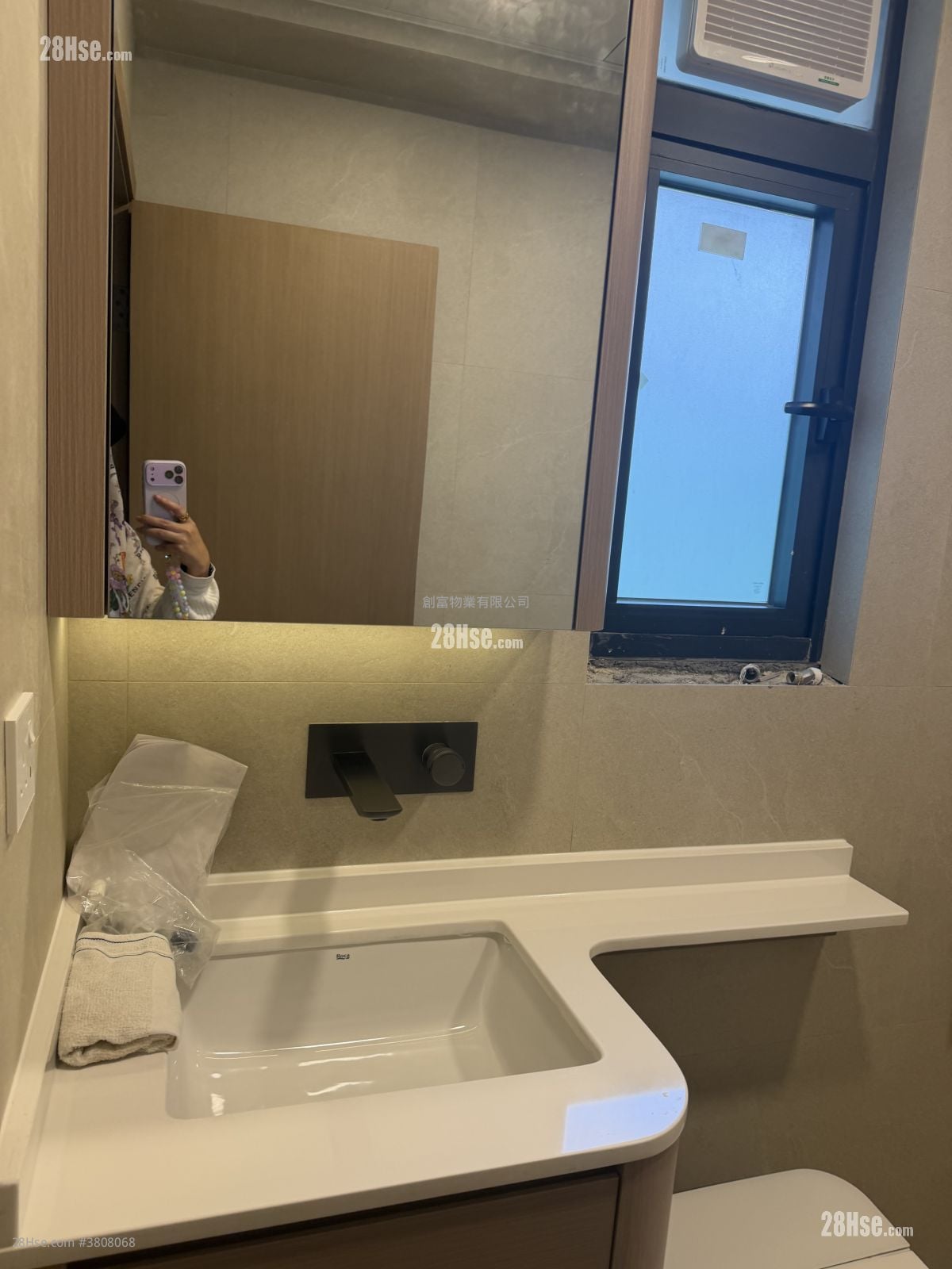 日月大廈 租盤 985 平方呎