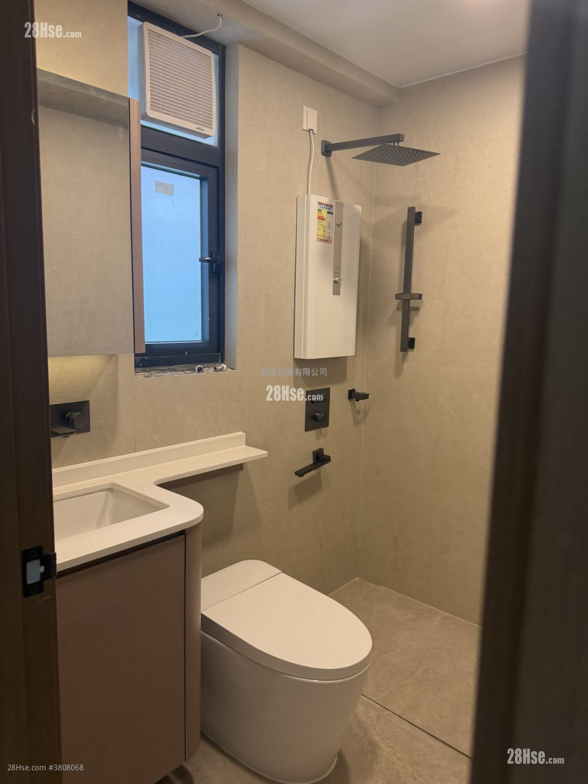 日月大廈 租盤 985 平方呎