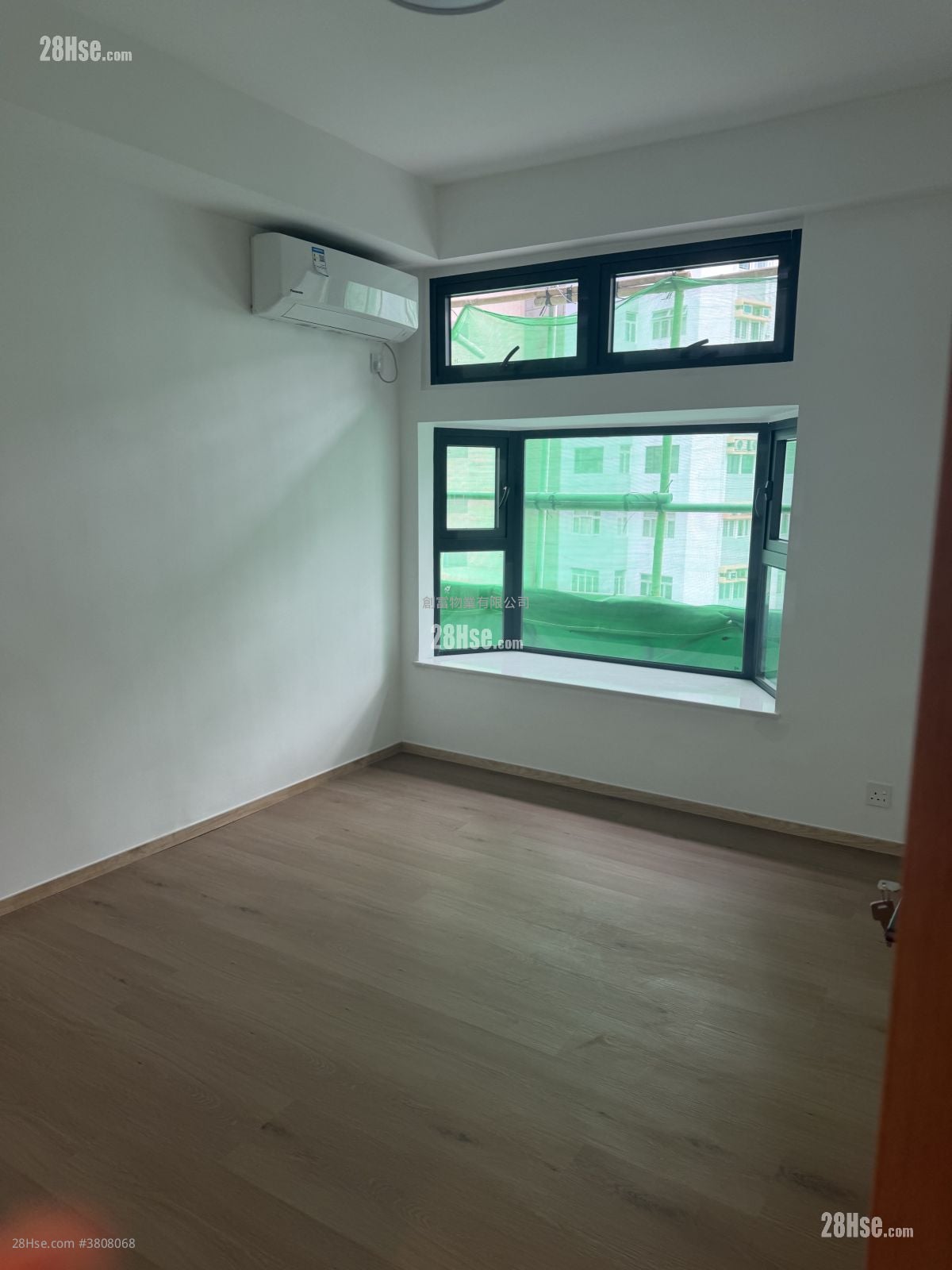 日月大廈 租盤 985 平方呎