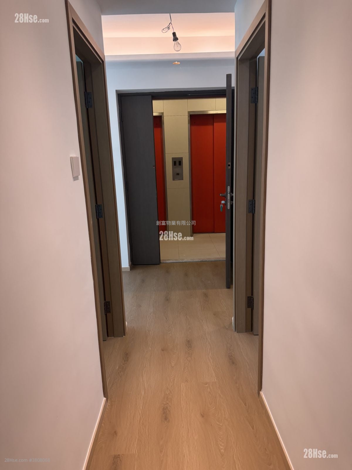 日月大廈 租盤 985 平方呎