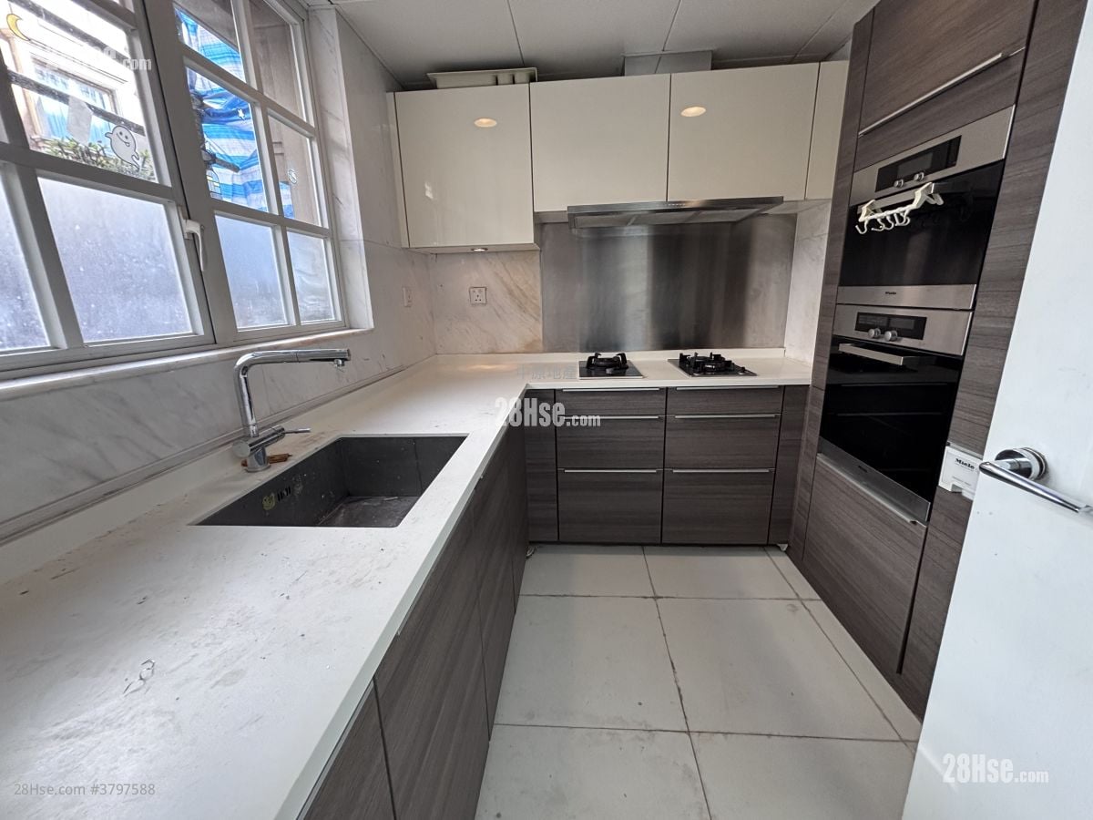 比华利山别墅 租盘 5+ 房 , 2 浴室 1,902 平方尺