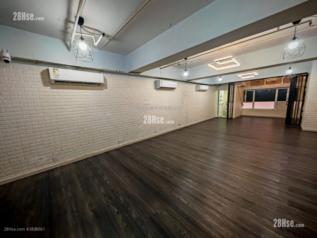 華成工商中心 租盤 1,300 平方呎