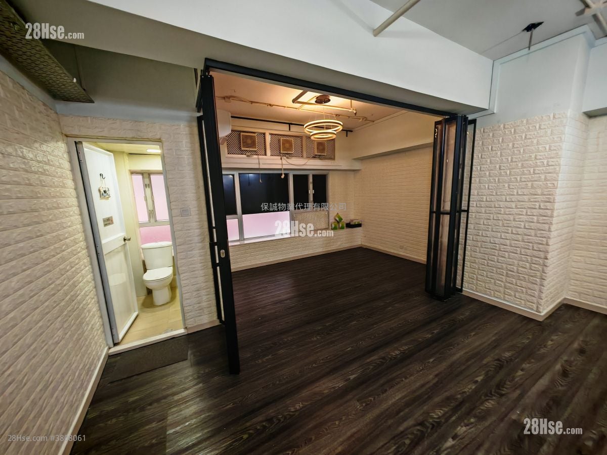 華成工商中心 租盤 1,300 平方呎