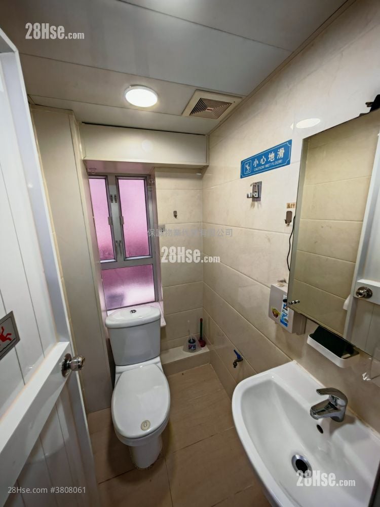 華成工商中心 租盤 1,300 平方呎