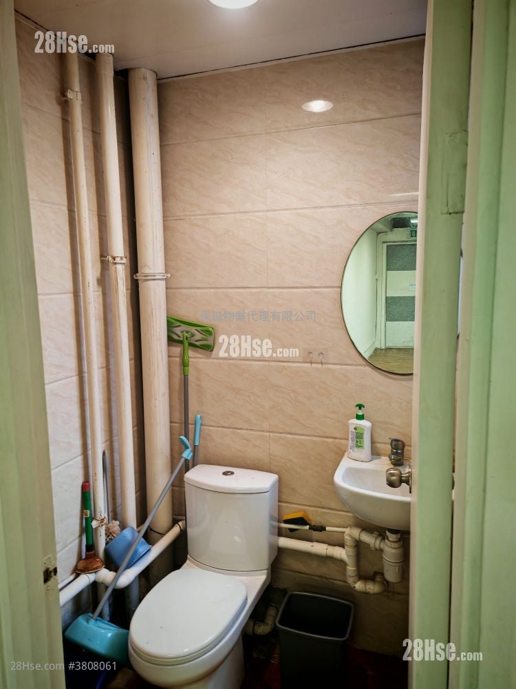 華成工商中心 租盤 1,300 平方呎