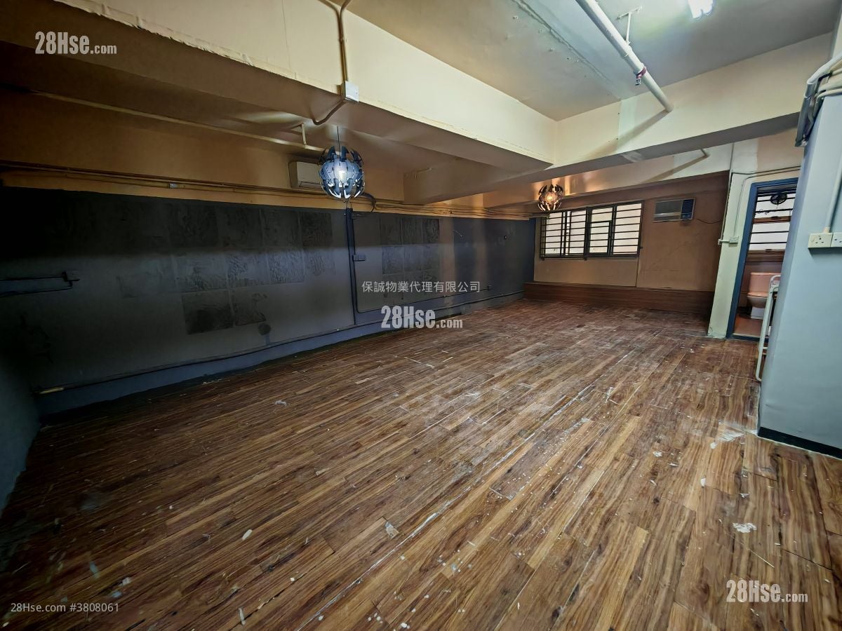 華成工商中心 租盤 1,300 平方呎