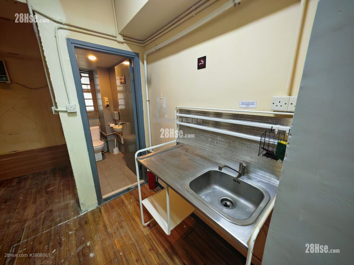 華成工商中心 租盤 1,300 平方呎