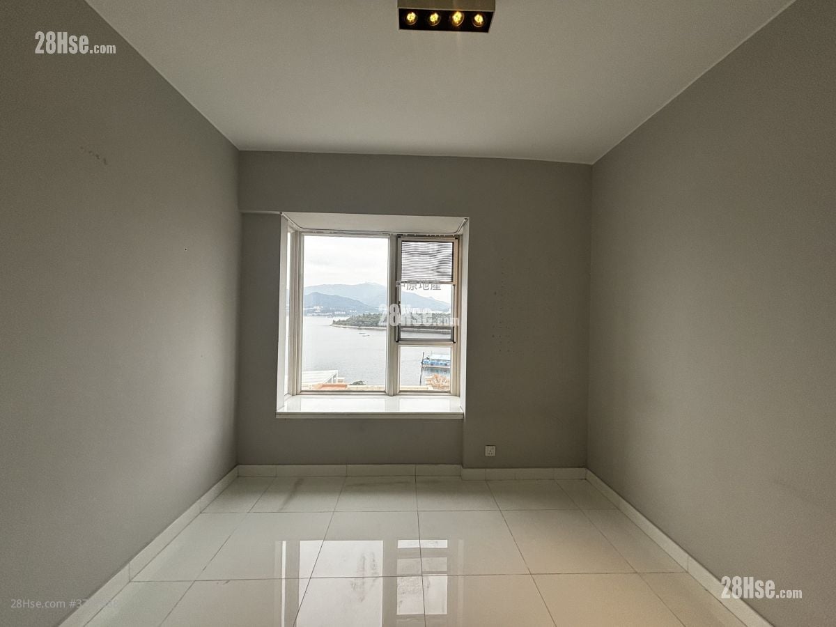 比华利山别墅 租盘 5+ 房 , 2 浴室 1,902 平方尺