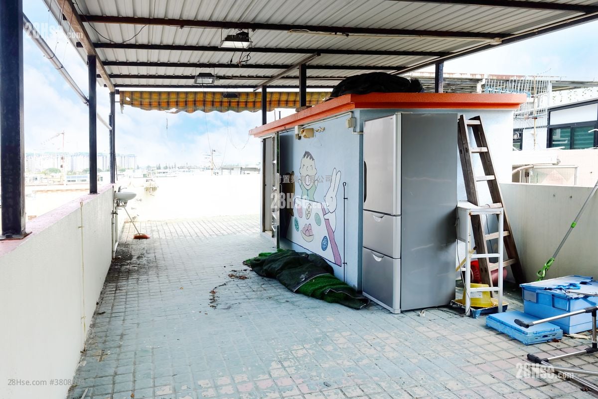 天台: 元崗村 售盤 2 房 , 1 浴室 530 平方呎