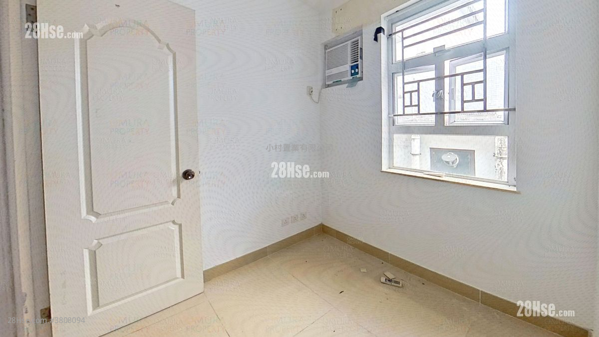 睡房 2: 元崗村 售盤 2 房 , 1 浴室 530 平方呎