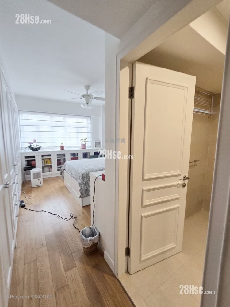 Belmont Court Sell 3 Bedrooms , 3 Bathrooms 1,695 ft²