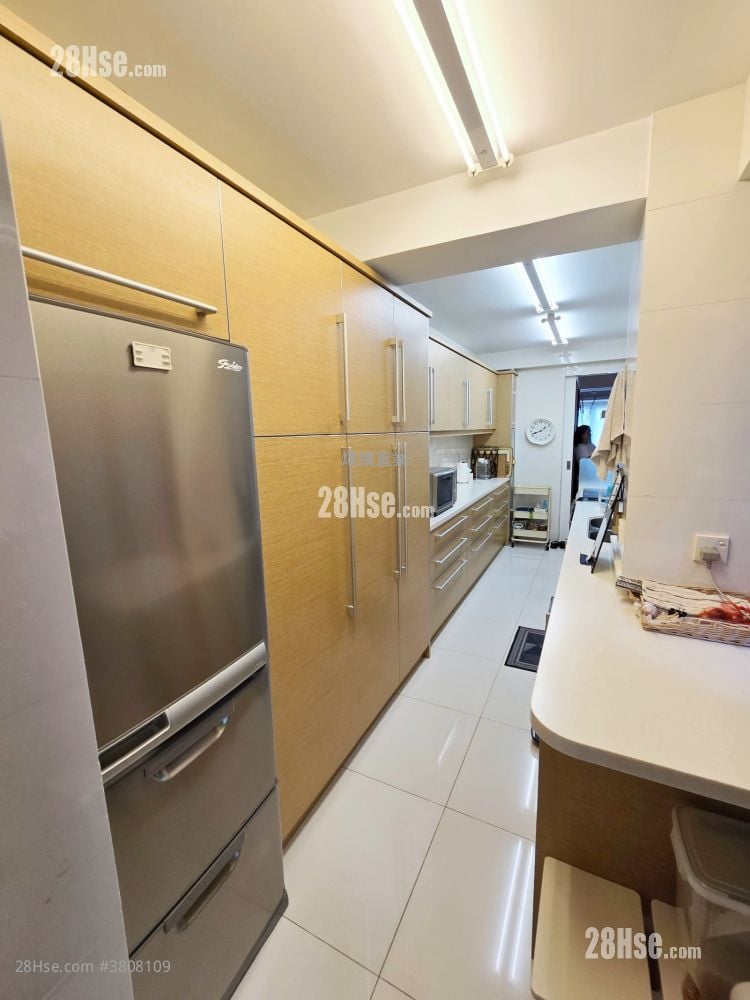 Belmont Court Sell 3 Bedrooms , 3 Bathrooms 1,695 ft²