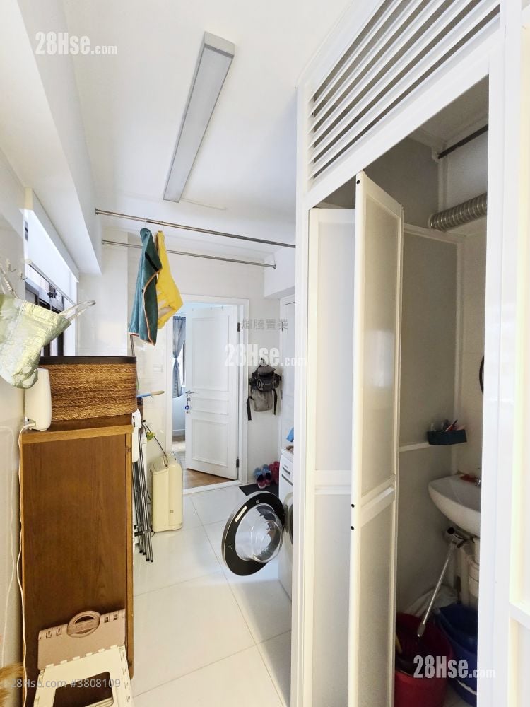 Belmont Court Sell 3 Bedrooms , 3 Bathrooms 1,695 ft²