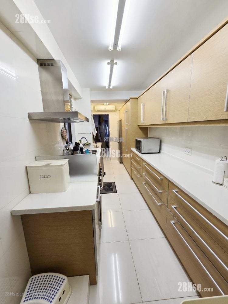 Belmont Court Sell 3 Bedrooms , 3 Bathrooms 1,695 ft²