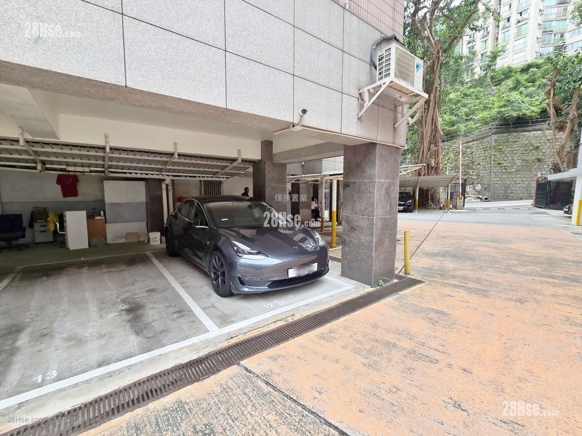 Belmont Court Sell 3 Bedrooms , 3 Bathrooms 1,695 ft²