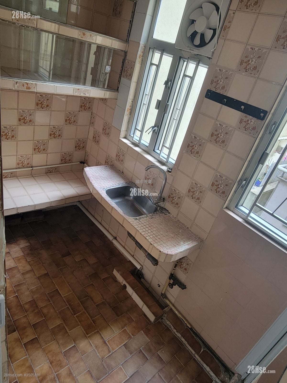 唐楼 租盘 2 房 , 1 浴室 325 平方尺