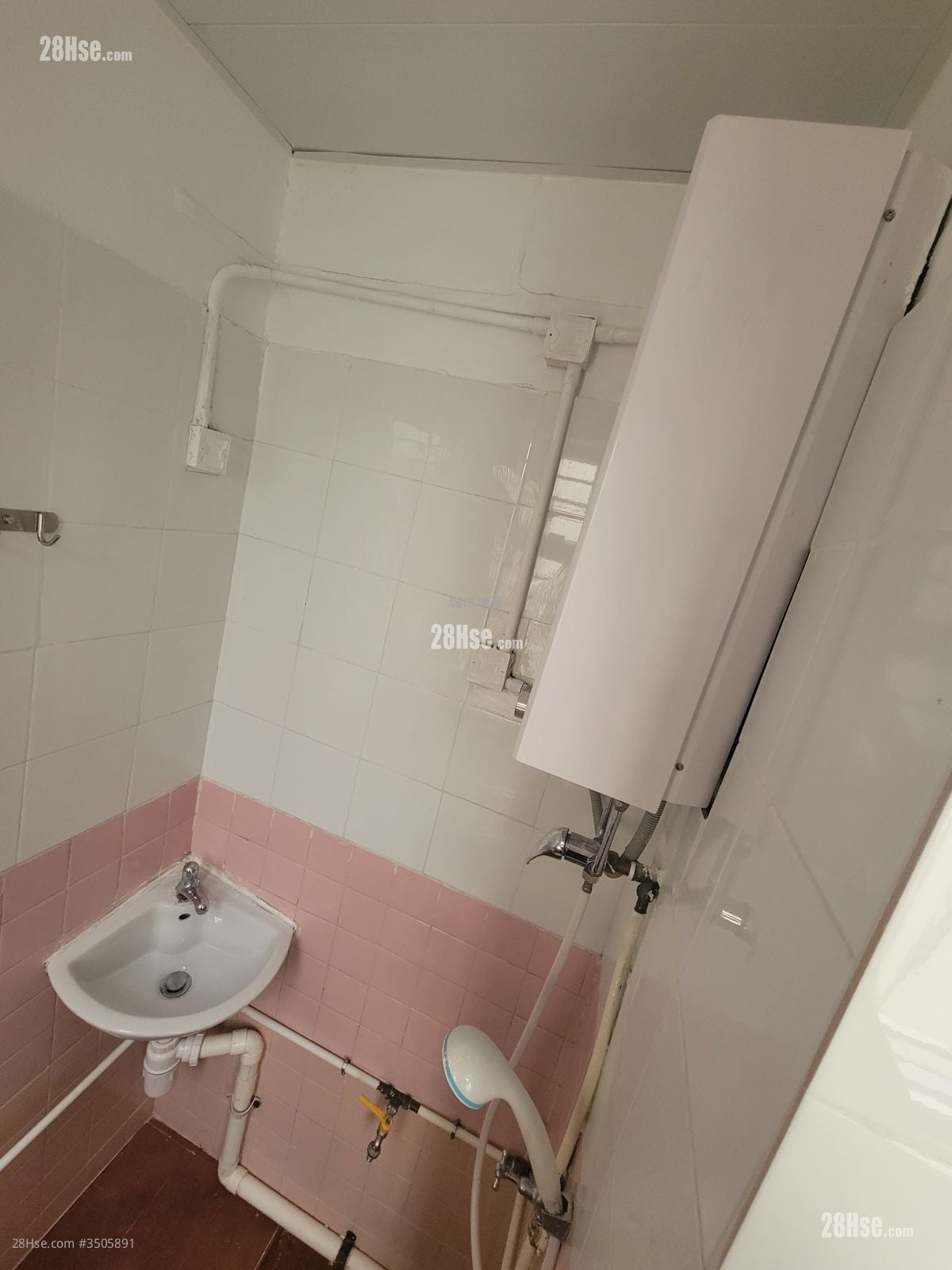 唐楼 租盘 2 房 , 1 浴室 325 平方尺