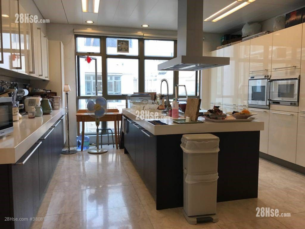 The Great Hill Sell 4 Bedrooms , 2 Bathrooms 2,295 ft²