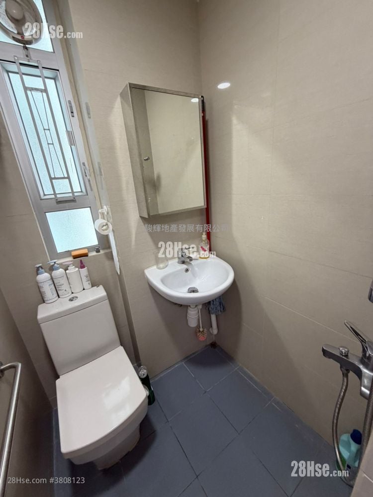 Winfield Building Sell 2 Bedrooms , 1 Bathroom 246 ft²