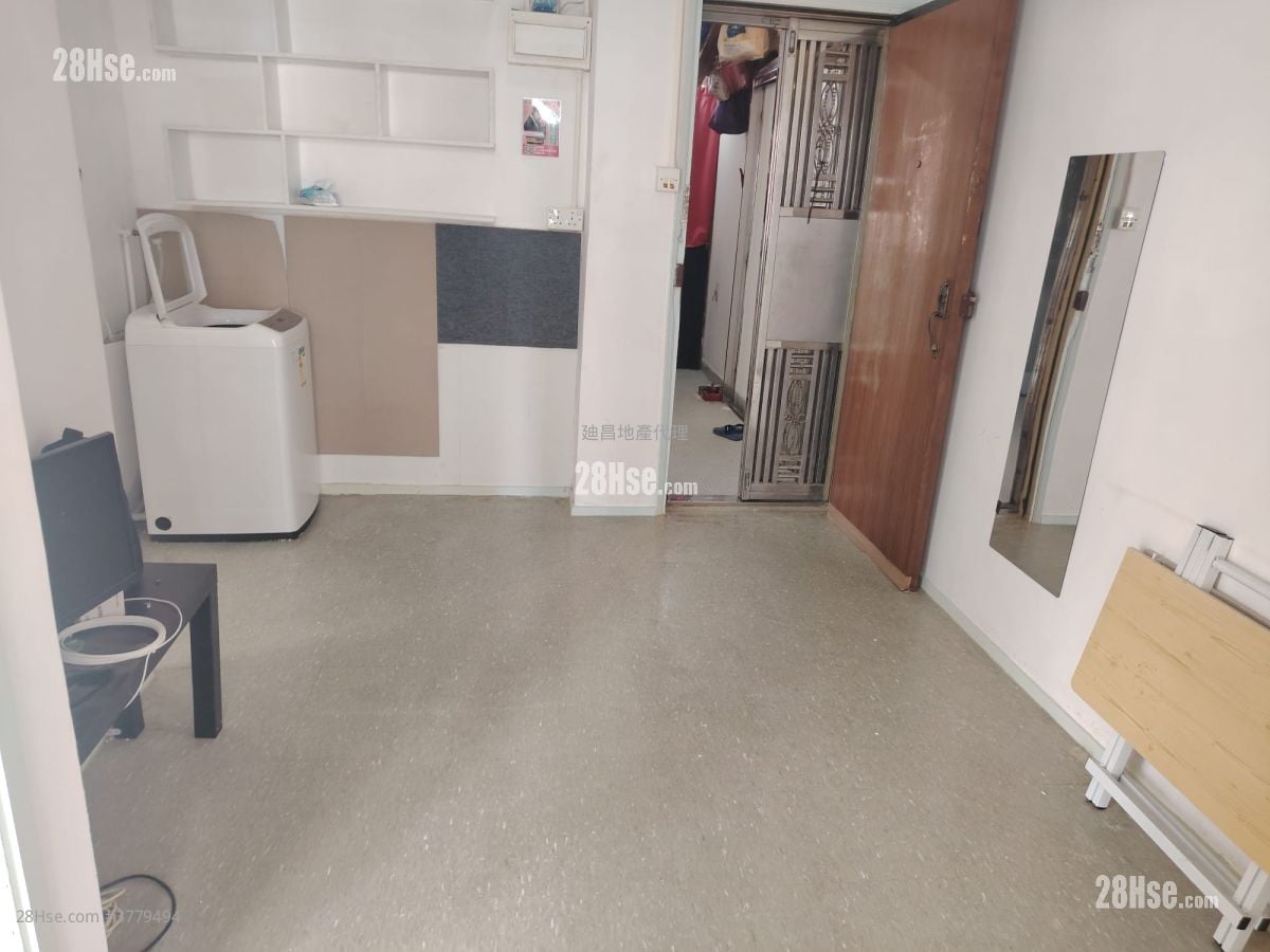 Chung Wo Building Rental 2 Bedrooms , 1 Bathroom 320 ft²