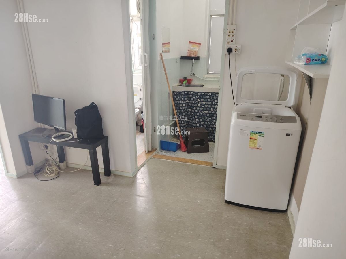 Chung Wo Building Rental 2 Bedrooms , 1 Bathroom 320 ft²