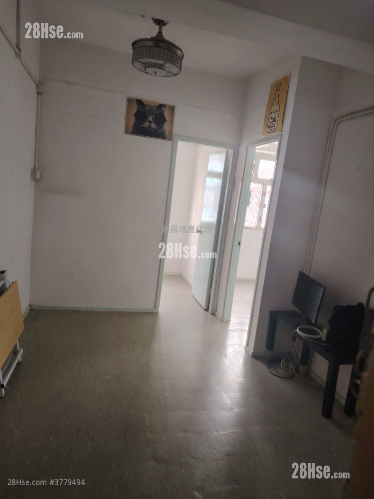 Chung Wo Building Rental 2 Bedrooms , 1 Bathroom 320 ft²