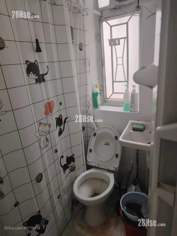 Chung Wo Building Rental 2 Bedrooms , 1 Bathroom 320 ft²