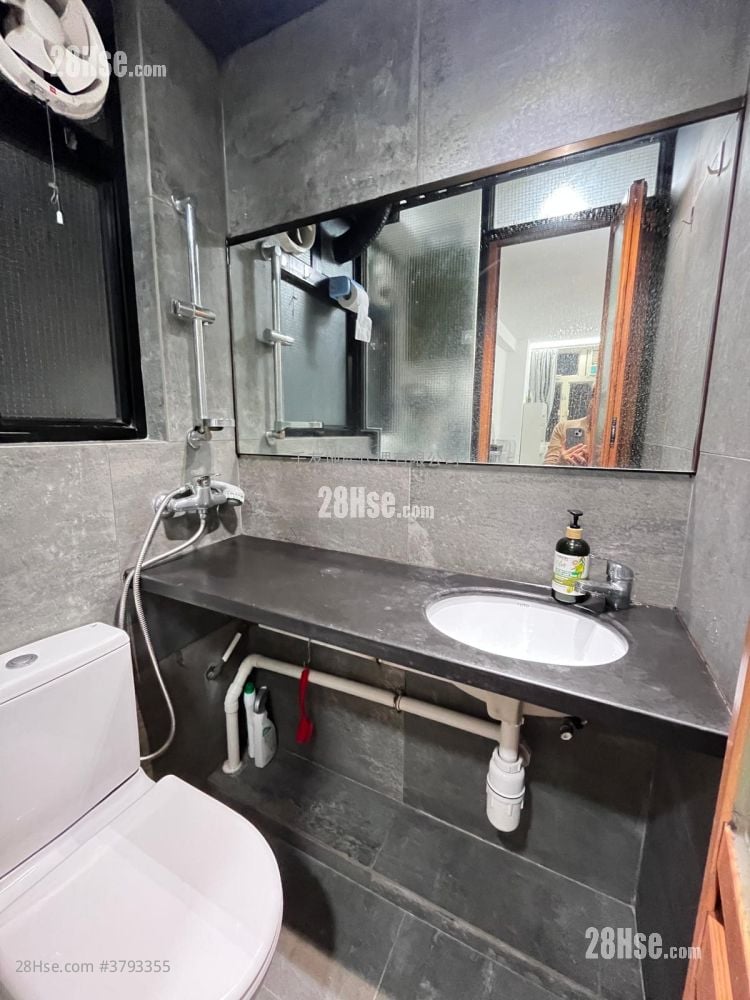 Kin Yip Building Rental Studio , 1 Bathroom 130 ft²