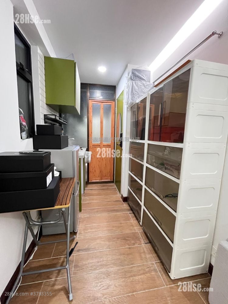 Kin Yip Building Rental Studio , 1 Bathroom 130 ft²