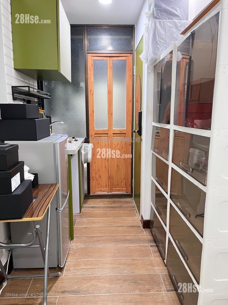 Kin Yip Building Rental Studio , 1 Bathroom 130 ft²