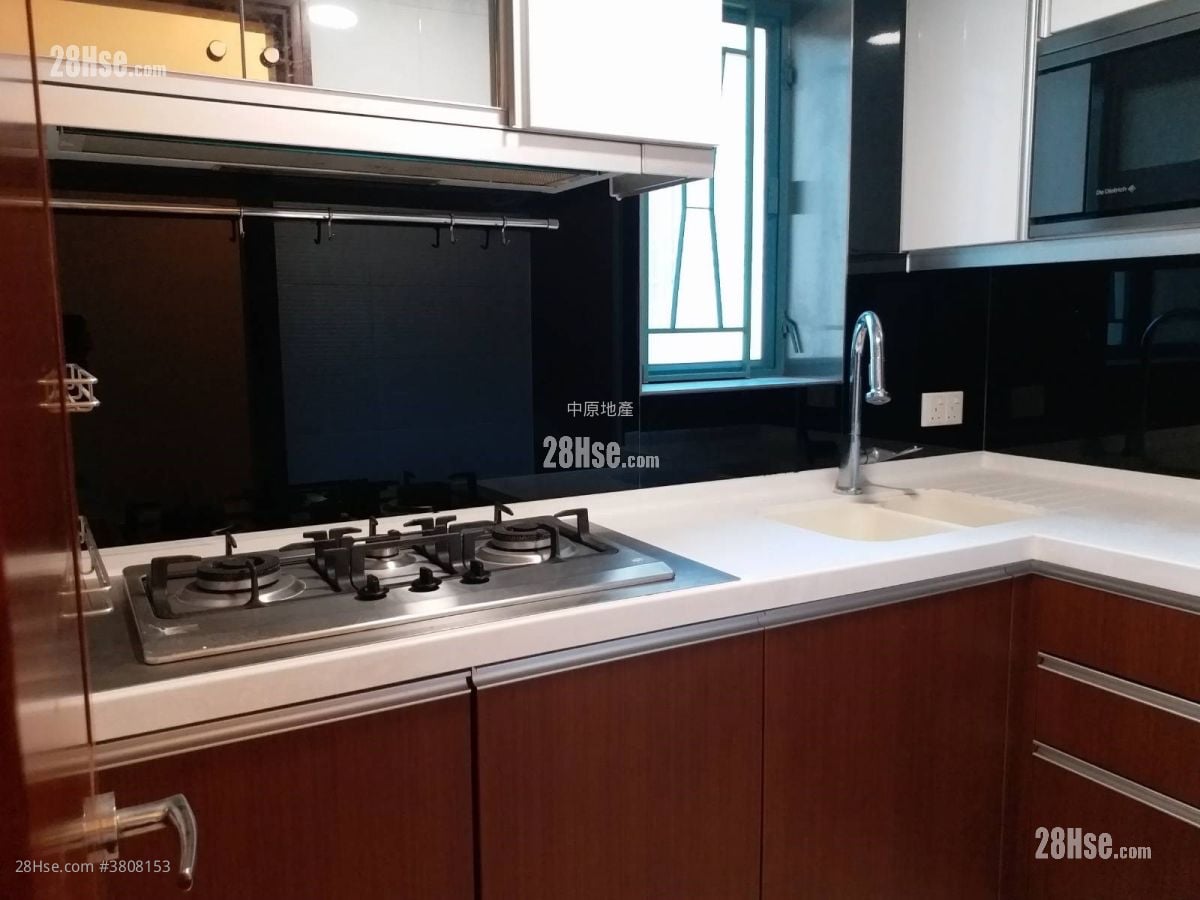 kitchen: The Long Beach Sell 2 Bedrooms , 1 Bathroom 563 ft²